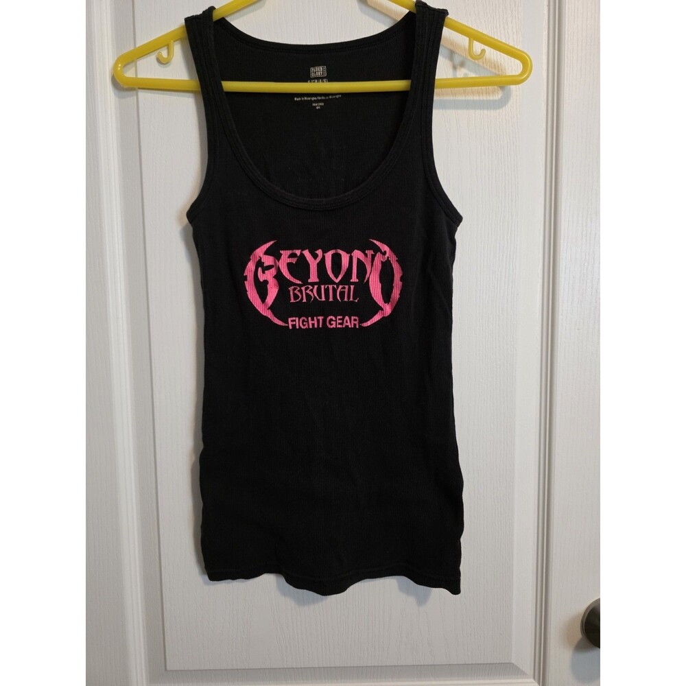 Beyond Brutal Womens Black tank, Pink print Fight Gear top sz Small. (292)